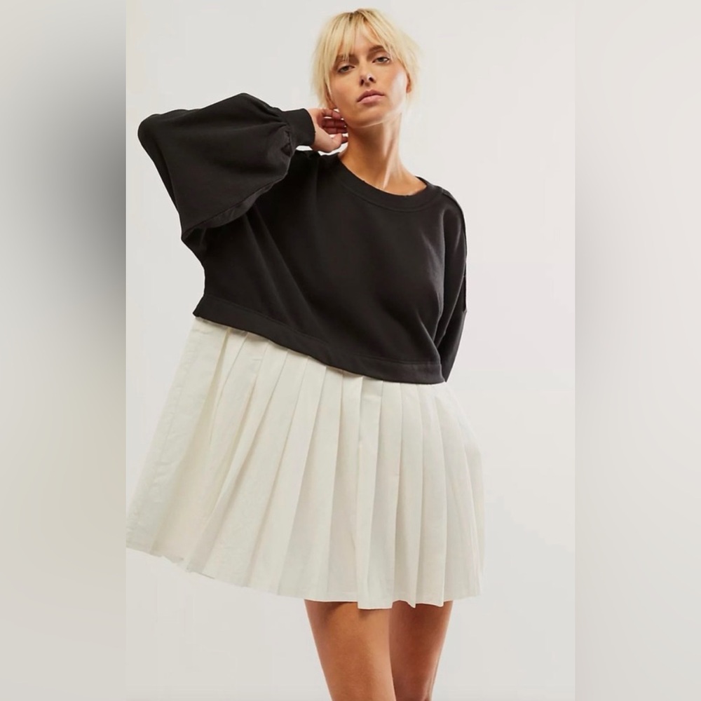 FREE PEOPLE ELEANOR HEART STITCHING PLEATED SWEATSHIRT TUNIC  - small